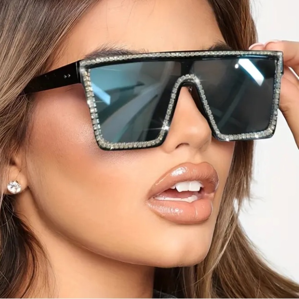 BOGO! The Janelle Crystal Oversized Womens flat Sunglasses - Boutique NEW - Picture 4 of 5